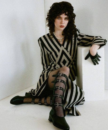 Sophie Thatcher pornstar erotic pictures