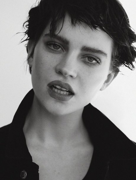 Sophie Thatcher porn model images