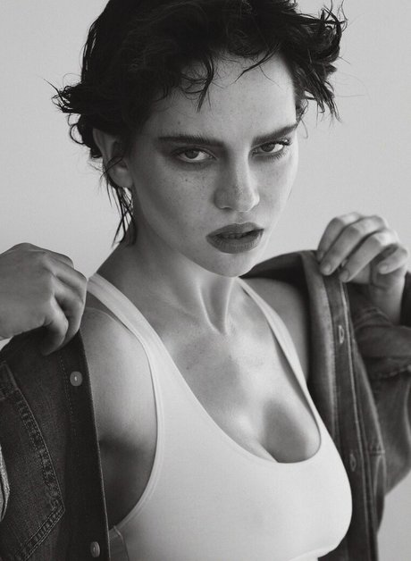 Sophie Thatcher nudes model picture