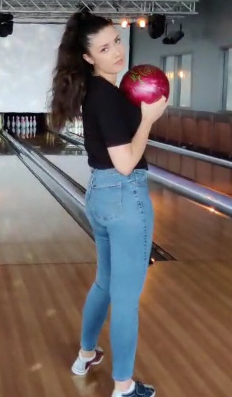 yabbe model pretty photos