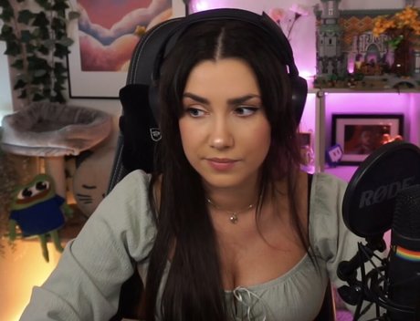 yabbe sexy model pics