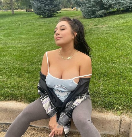 baddybina model nude picture