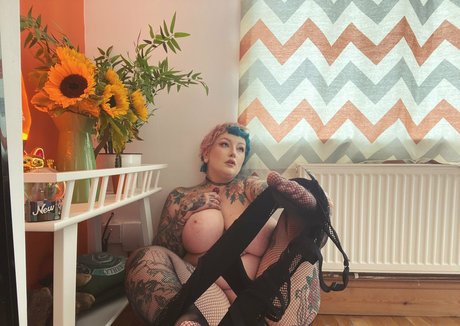 GaldaLou model perfect img