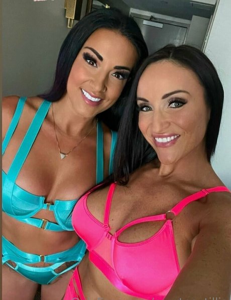 CourtneyTillia model porn pics