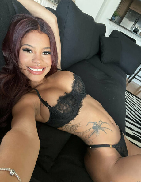 urfavangell star sexy pic