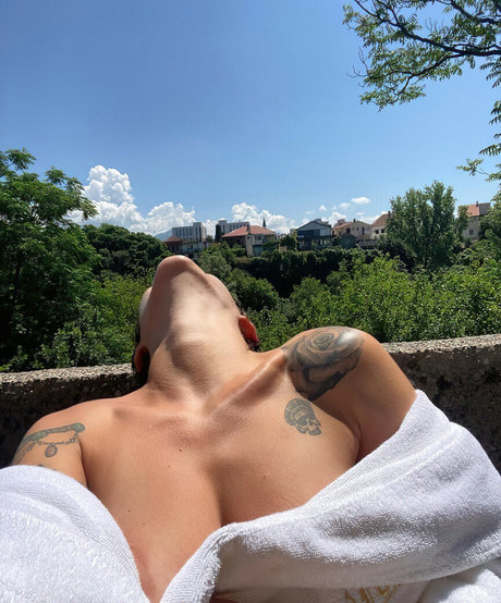 petite feet onlyfans top photo