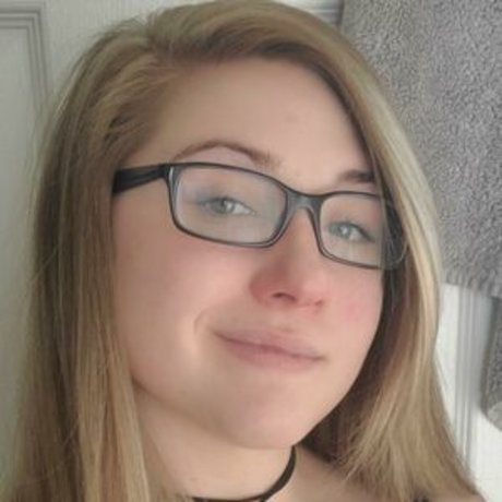 Ally Sha art star photo