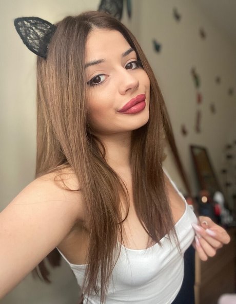 andreea elena1 art actress img