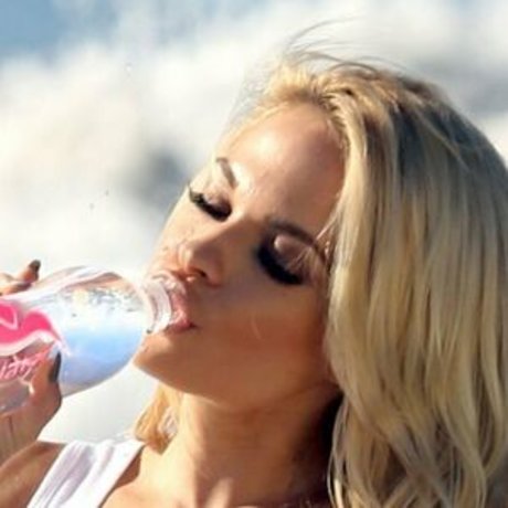 Dani Mathers model adult photos