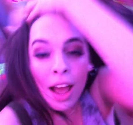 Isabella Gomez nude model img