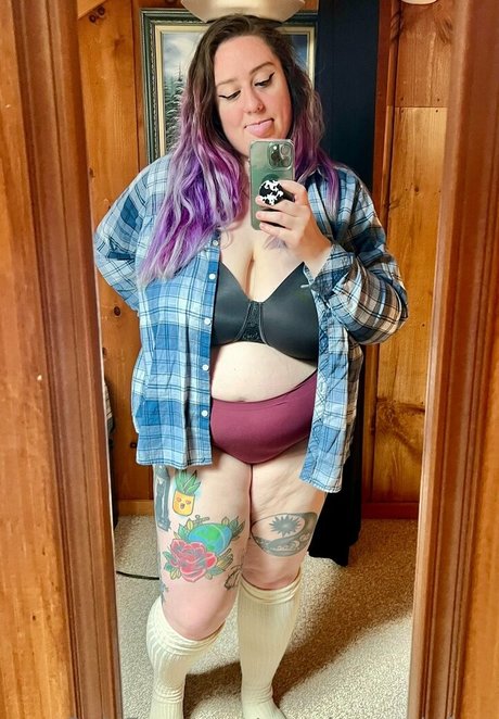 naughtynyxiefree adult star img