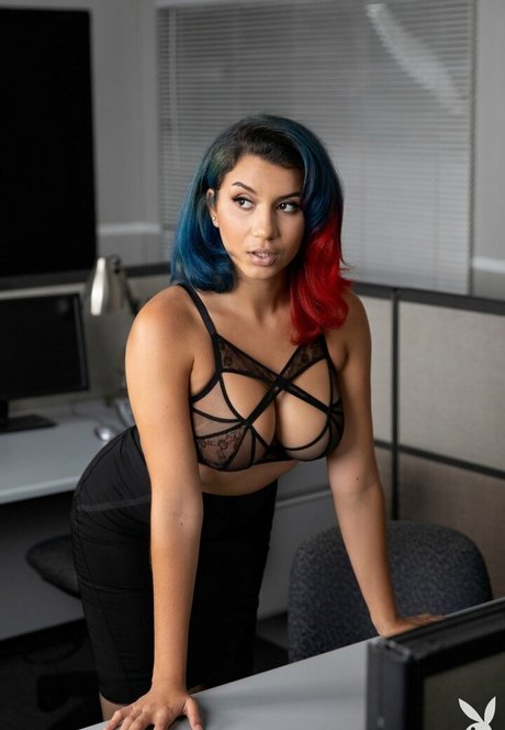 Roxie Sinner model sex image