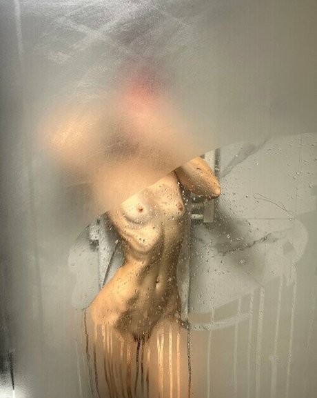 Ellie Leen model nudes picture