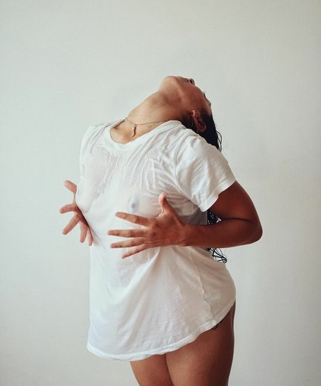 Stephanie Marieotto free actress img