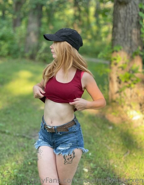 yourmidwestvixen nude model photo