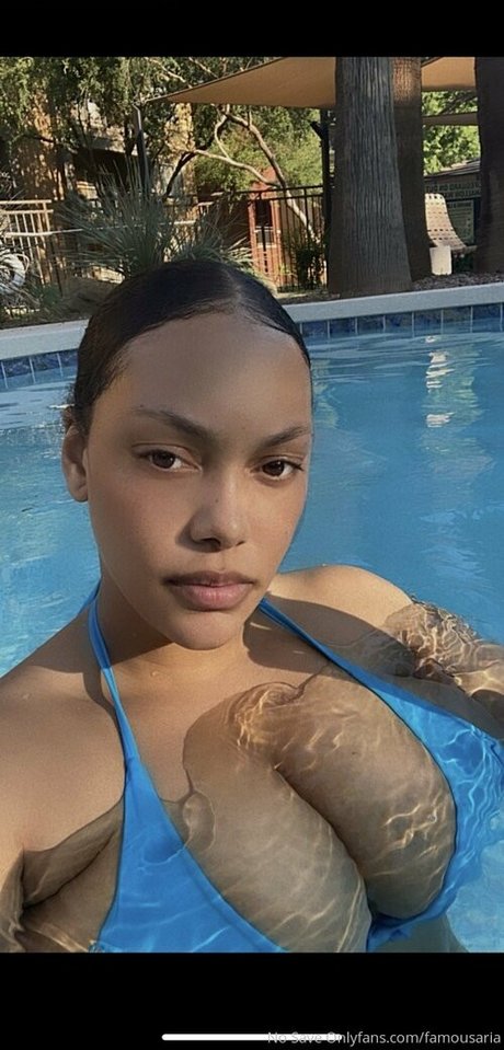 famousaria erotic model img