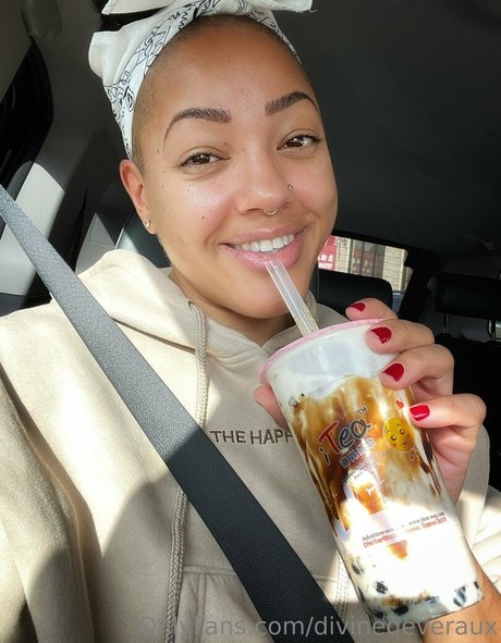 divinedeveraux pornstar pretty photos