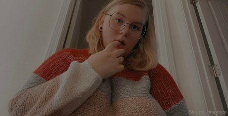 sleepy hneybee model art photo