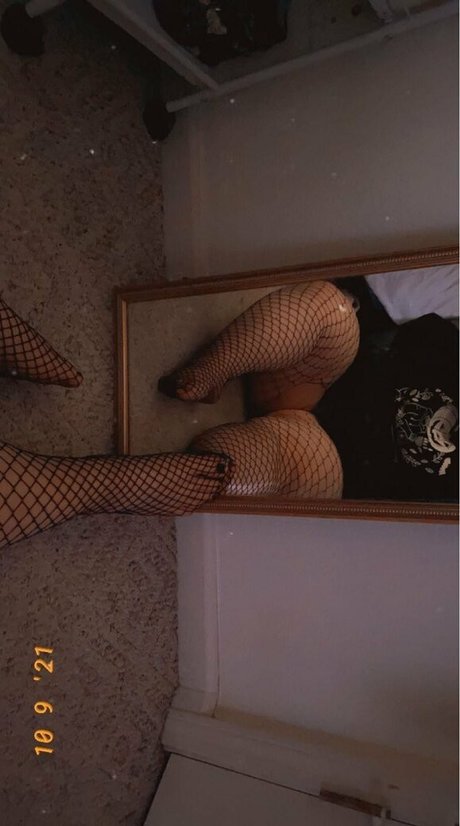 sleepy hneybee nudes actress picture