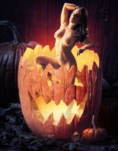 BustyCiara adult model img