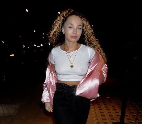 Ella Eyre high quality model pics