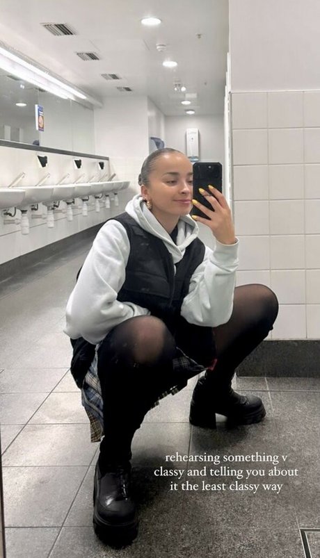 Ella Eyre model top images