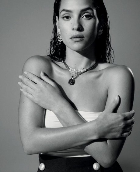 Adria Arjona pornstar top img