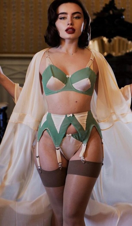 Lira__Karina sexy pornstar archive