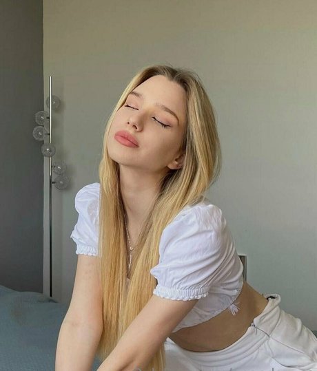 ananda yes beautiful model img