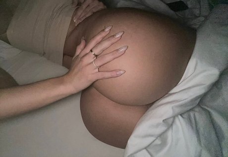 Kendalluvxx pornstar nudes picture