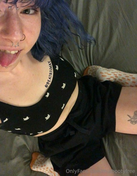 miabootyfree beautiful model image