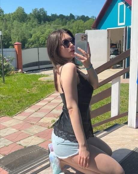 Bez talanta model beautiful image