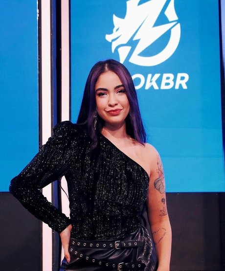 Bruna Balbino art model pic