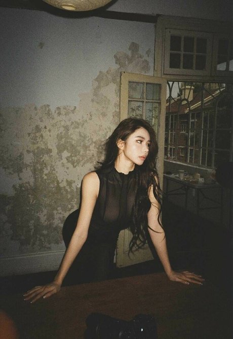 Yuan Sayuki Weme star nudes galleries