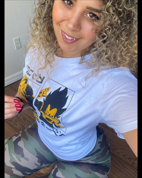 JustYeliz pornstar sex pictures