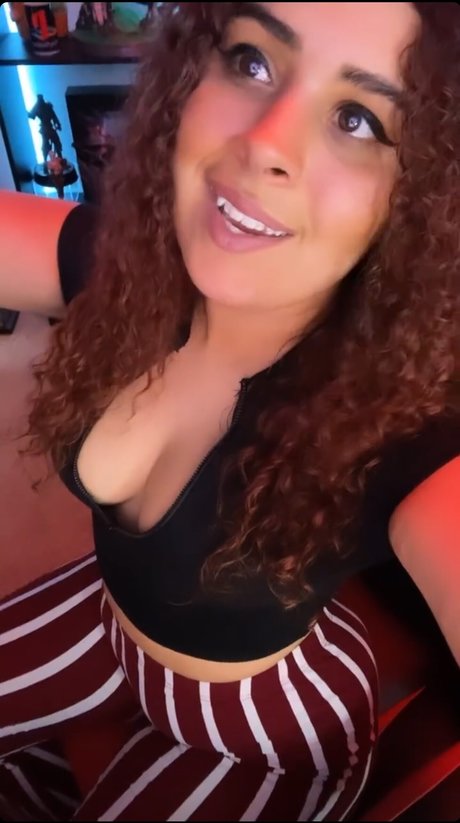 JustYeliz model art photos