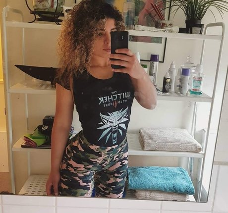 JustYeliz pornstar art pictures