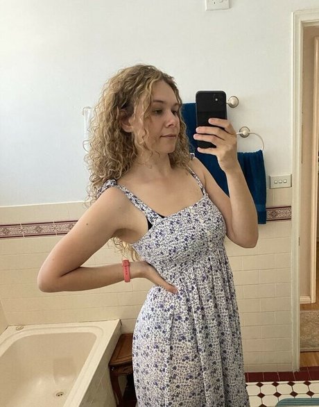 RoxyTall xxx pornstar pic