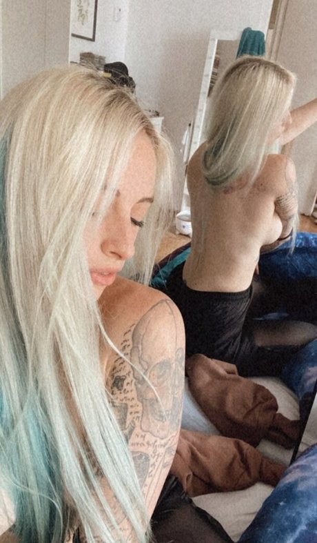 Giulia Henne exclusive model image