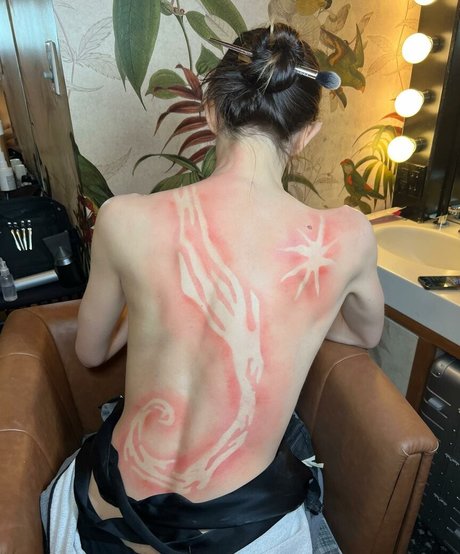 Caroline Polachek nudes model pictures