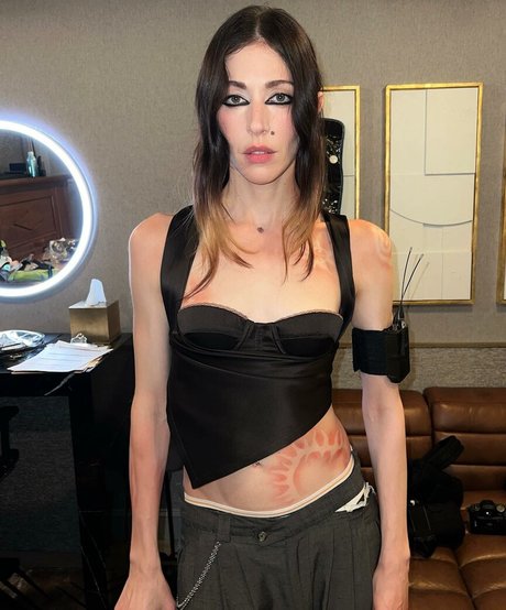 Caroline Polachek hot star pic