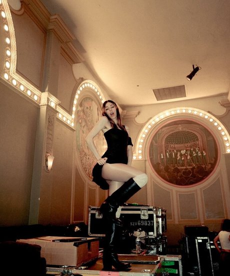 Caroline Polachek star adult pic