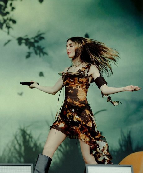 Caroline Polachek pornstar pictures