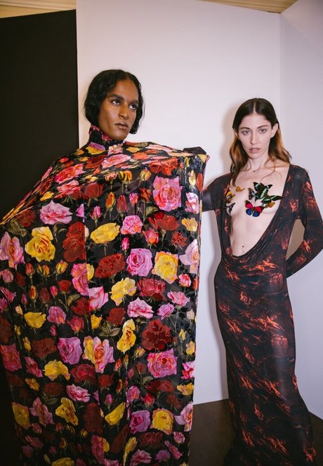 Caroline Polachek sexy star image