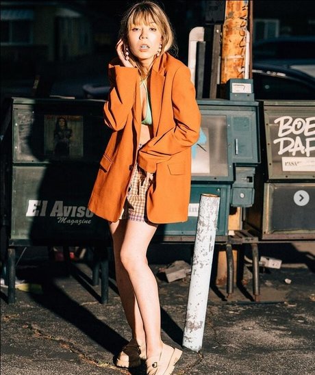 Jennette McCurdy model sex img