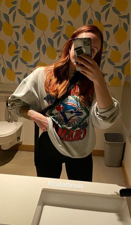 Megan Everett art model pic