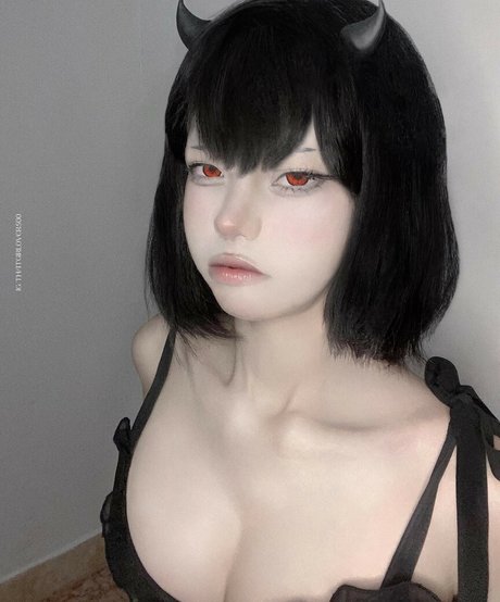 Vamp car exclusive actress pics