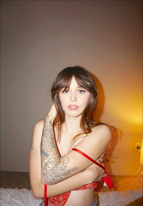 Acacia Kersey model nudes pic