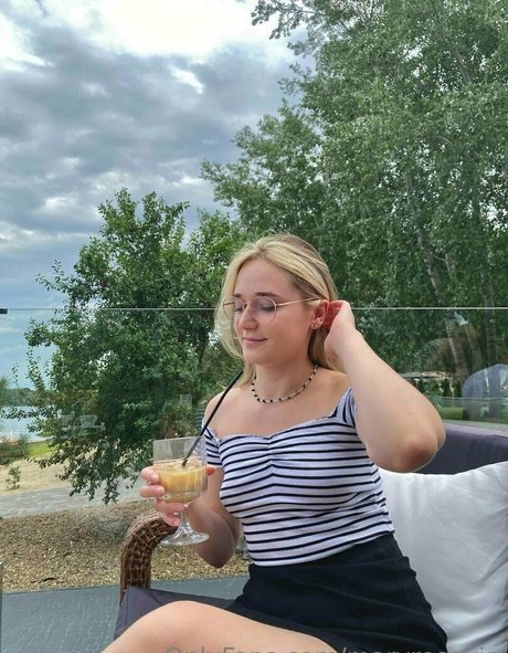 maryrosevip pretty actress image