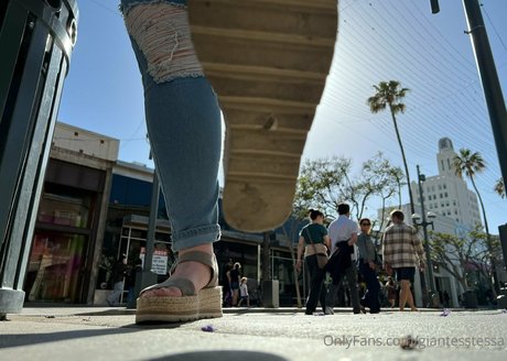 giantesstessa art actress img